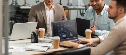 Perbandingan After Effects vs Blender untuk Animasi Digital