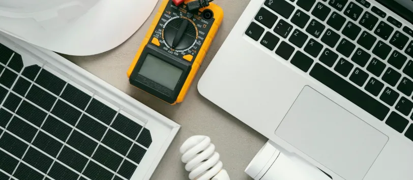 UPS Kecil vs UPS Besar: Mana yang Cocok untuk Kantor Kecil