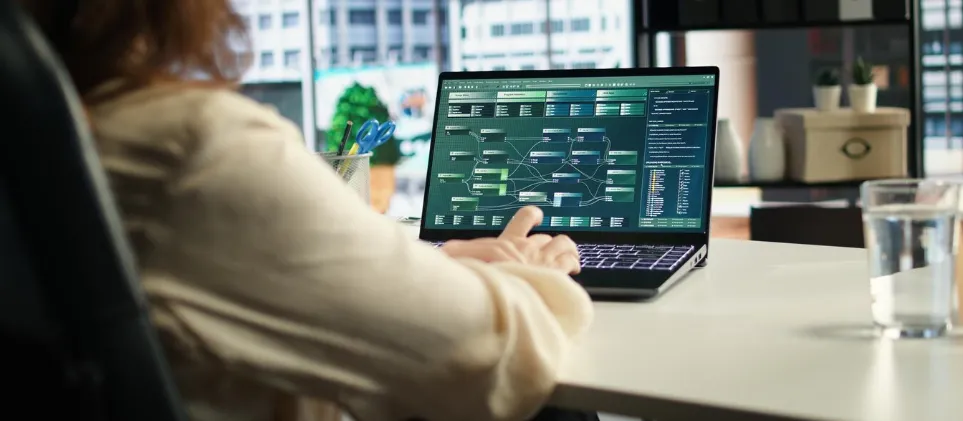 Satu Vendor, Semua Solusi: Dari Software hingga Perangkat Siap Pakai