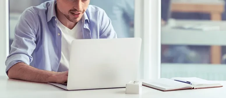 Evolusi Website Global dari Media Informasi ke Sistem Pengaruh Keputusan