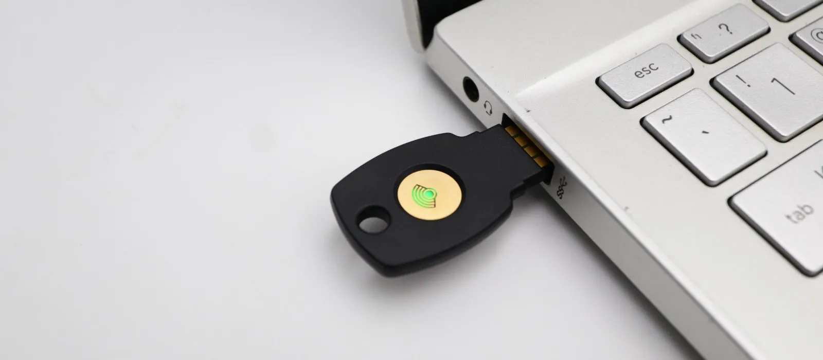 Solusi Autentikasi Aman Tanpa SMS OTP yang Rentan Disadap