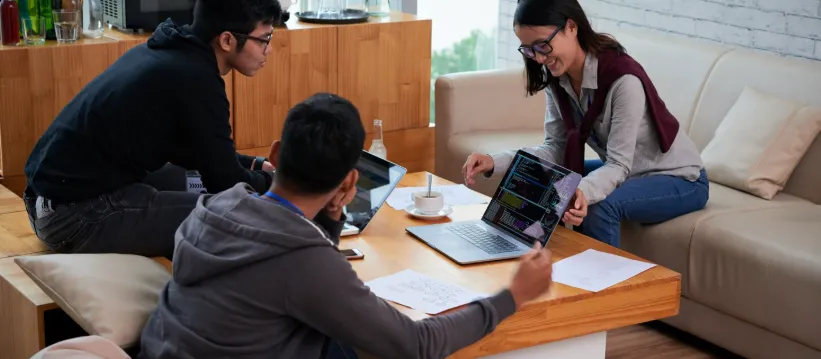 Bagaimana Hybrid Work Membentuk Masa Depan Software Kolaborasi