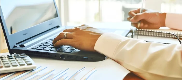 Akuntansi Tradisional vs Akuntansi Digital untuk E-Commerce dan Startup