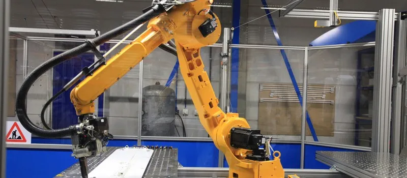 Robot vs. Manusia: Pilihan Tepat untuk Meningkatkan Skala Produksi