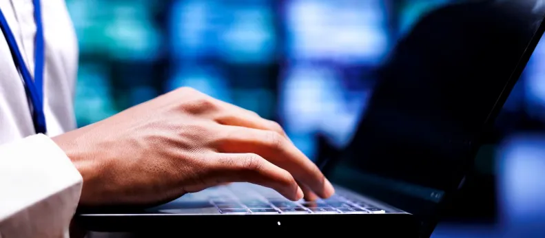 Perbedaan Fast Charging dan Regular Charging pada Baterai UPS