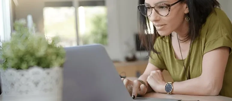 Penggunaan AI dan Personalisasi dalam Desain Website Masa Kini