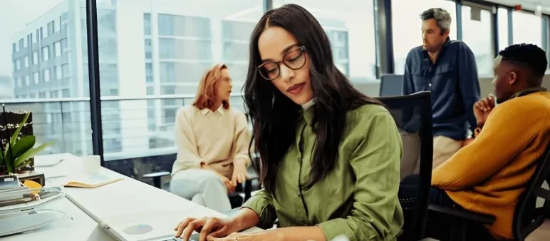 Satu Software Terintegrasi vs Banyak Software Terpisah