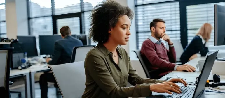 Kasus Header, Chat Bubble, dan CTA yang Saling Menutup di Mobile