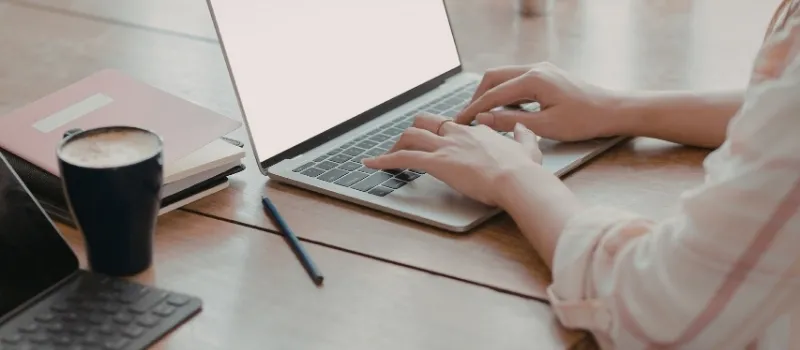 Perbandingan Chatbot Platform: Tidio vs Drift