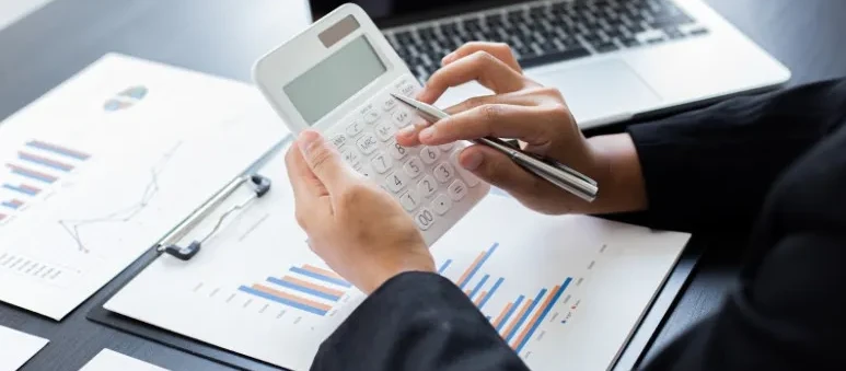 Perbedaan Admin Keuangan dan Akuntan Profesional dalam Perusahaan