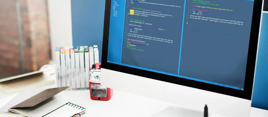 Komunikasi vs Teknologi: Siapa Unggul Jasa Web Lokal atau Developer Global