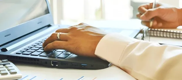 Perbandingan Nyata: Tim Marketing Menggunakan Smartsheet vs Spreadsheet Manual