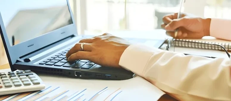 Jasa Pembukuan atau Software Akuntansi Mana Lebih Efisien untuk Perusahaan Anda