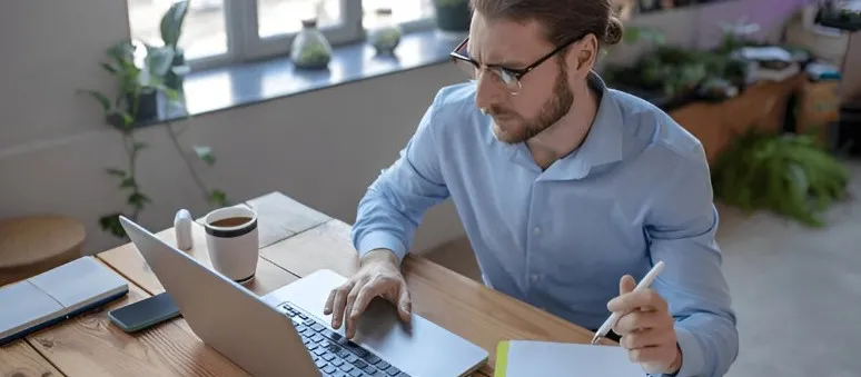 Strategi Menggabungkan Software Non-AI dan AI agar Tetap Patuh Regulasi